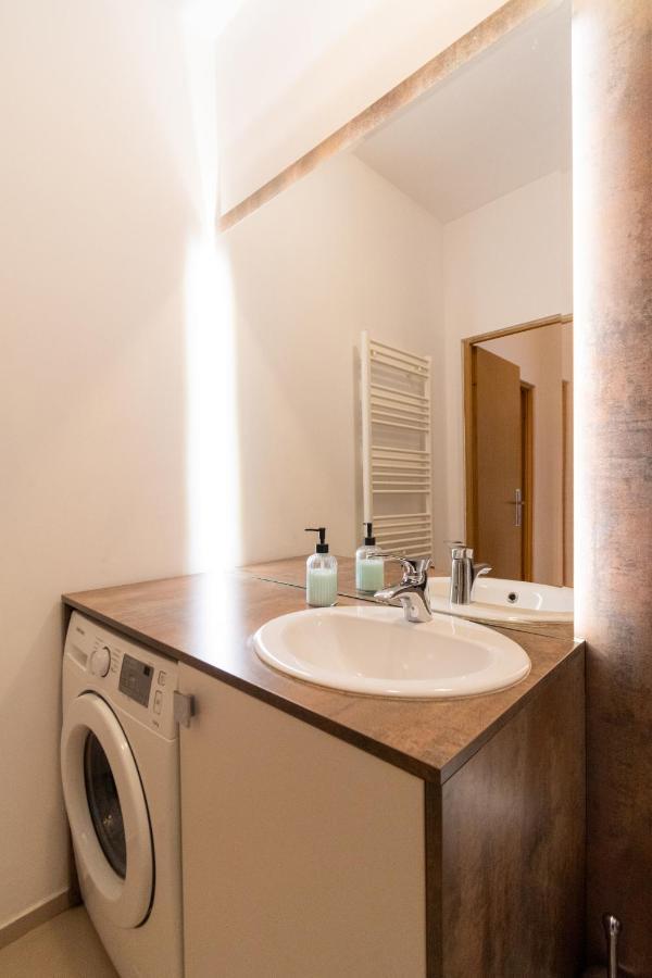 Ardor Apt - Bright And Secluded Apartment In The Heart Of Old Town Брашов Екстериор снимка