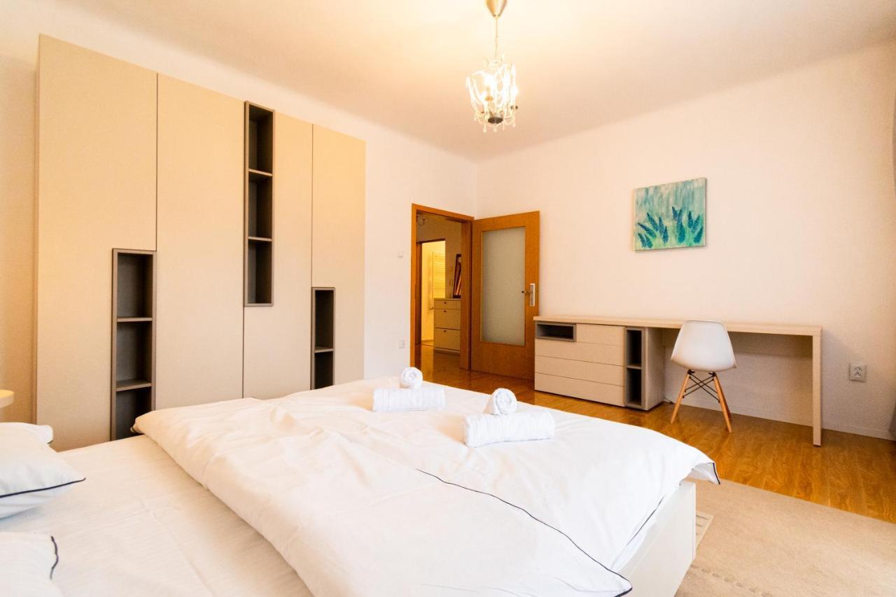 Ardor Apt - Bright And Secluded Apartment In The Heart Of Old Town Брашов Екстериор снимка